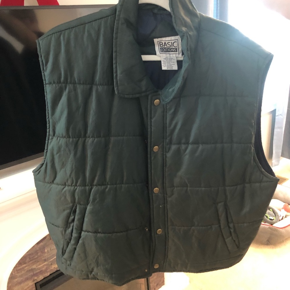 Olive green men’s large vest
